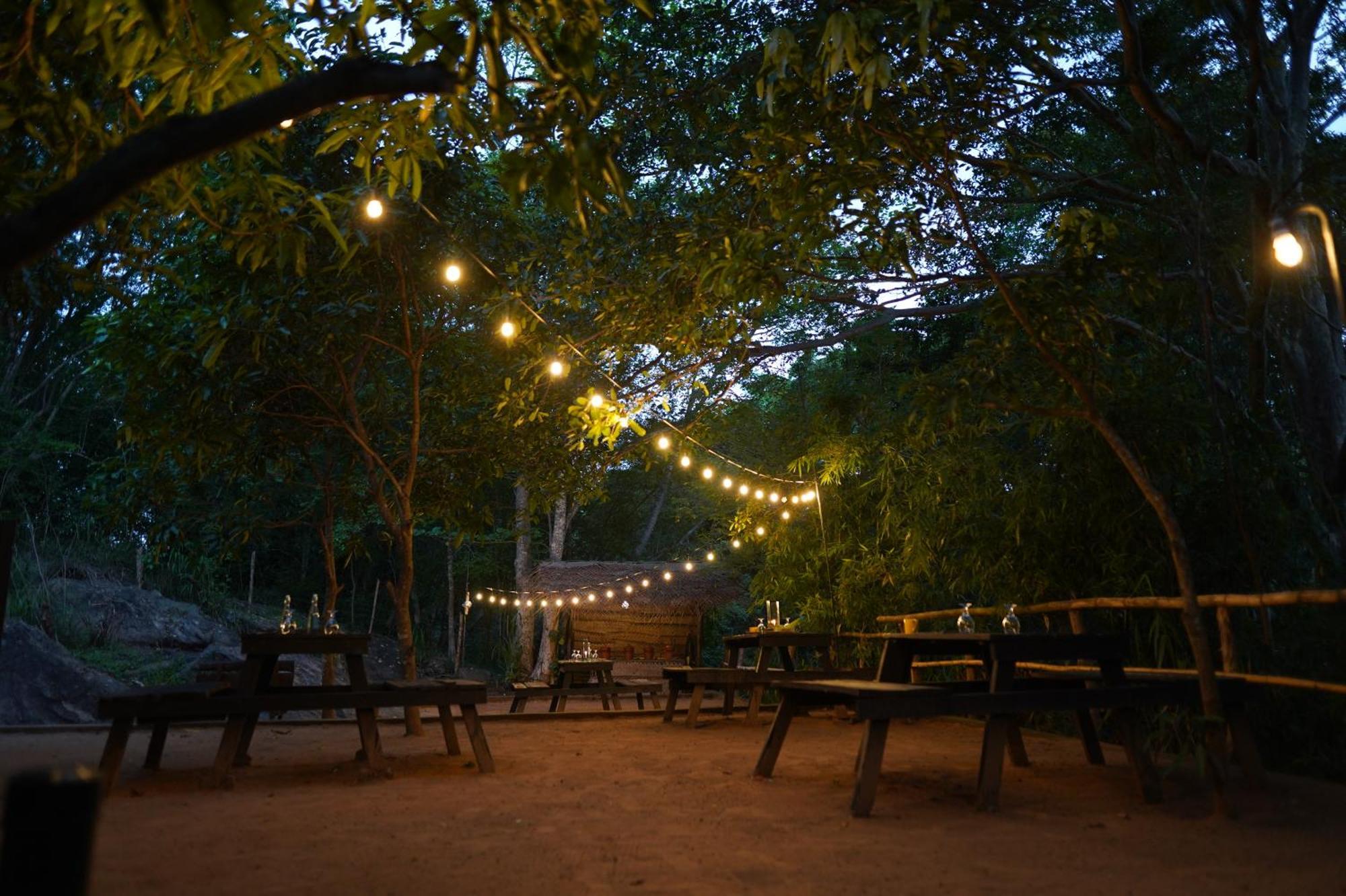 River Glamping By Gaga Bees 우다왈라웨 외부 사진
